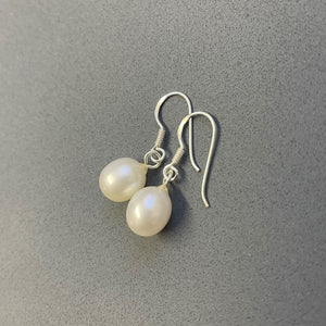 Open image in slideshow, Freshwater Pearl Drop Earring
